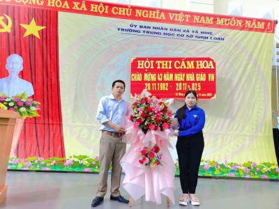 HỘI THI CẮM HOA CHÀO MỪNG KỶ NIỆM 43 NĂM NGÀY NHÀ GIÁO VIỆT NAM TẠI TRƯỜNG THCS NINH LOAN